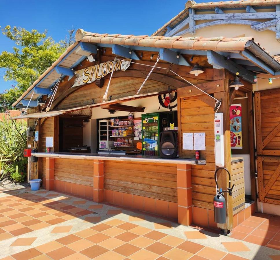 Camping Insolite Le Haut Village Saint-Michel-Chef-Chef Exterior foto