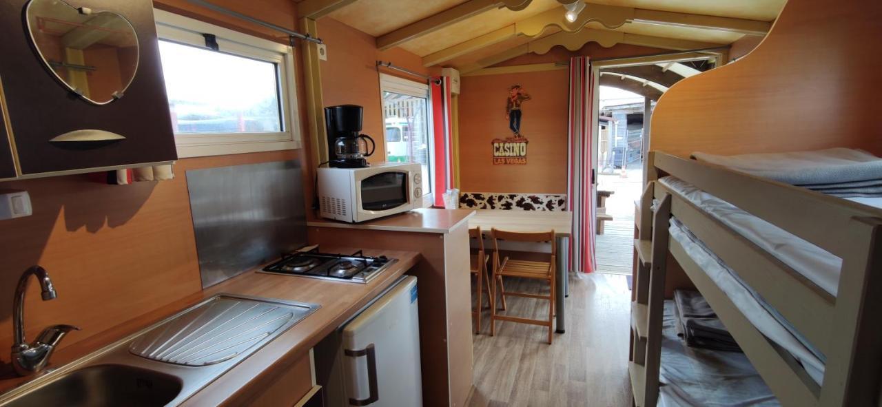 Camping Insolite Le Haut Village Saint-Michel-Chef-Chef Exterior foto